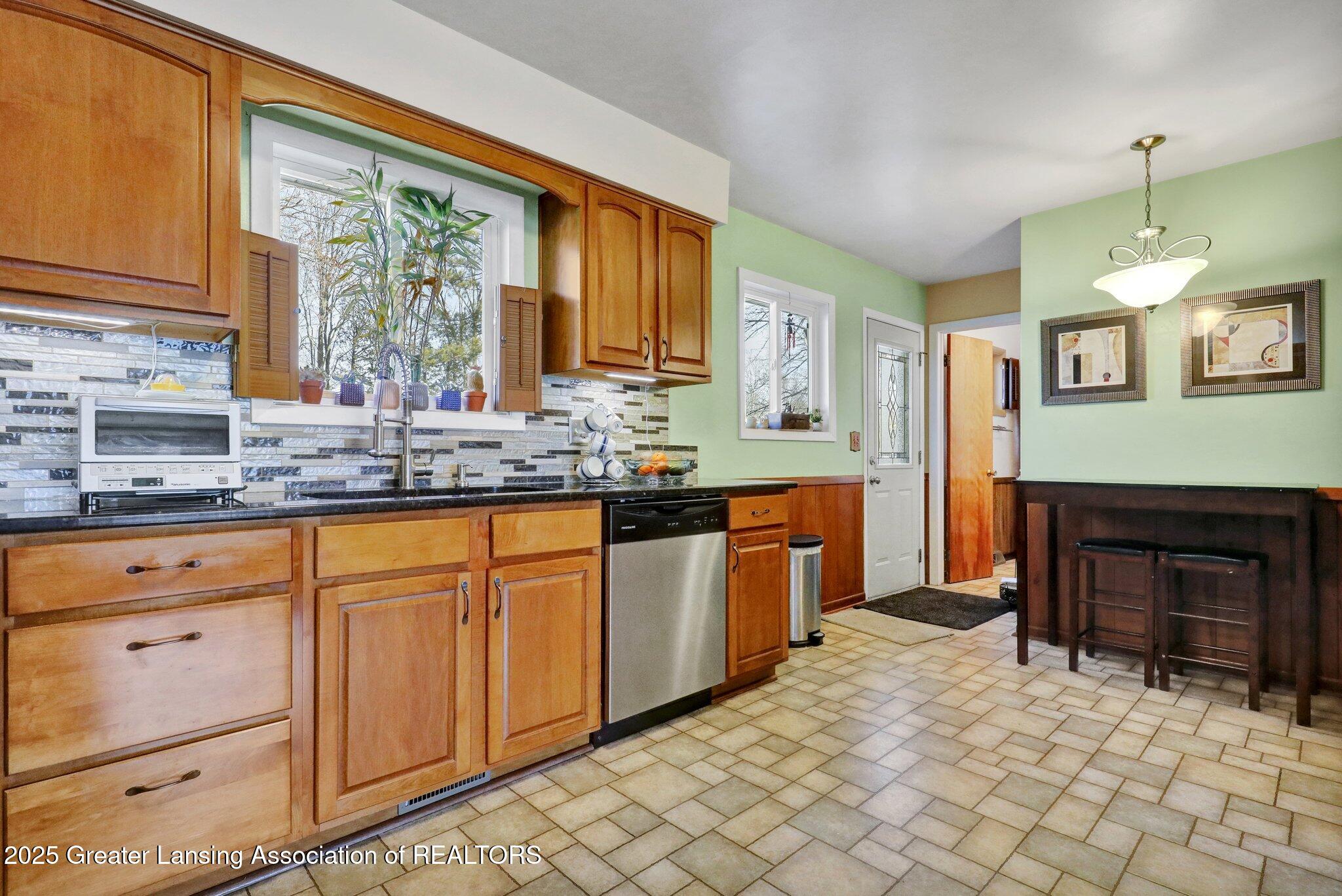 2809 Pleasant Grove Road Lansing, MI 48910 - Photo 26 of 39 28-web-or-mls-Open Ended Media-28