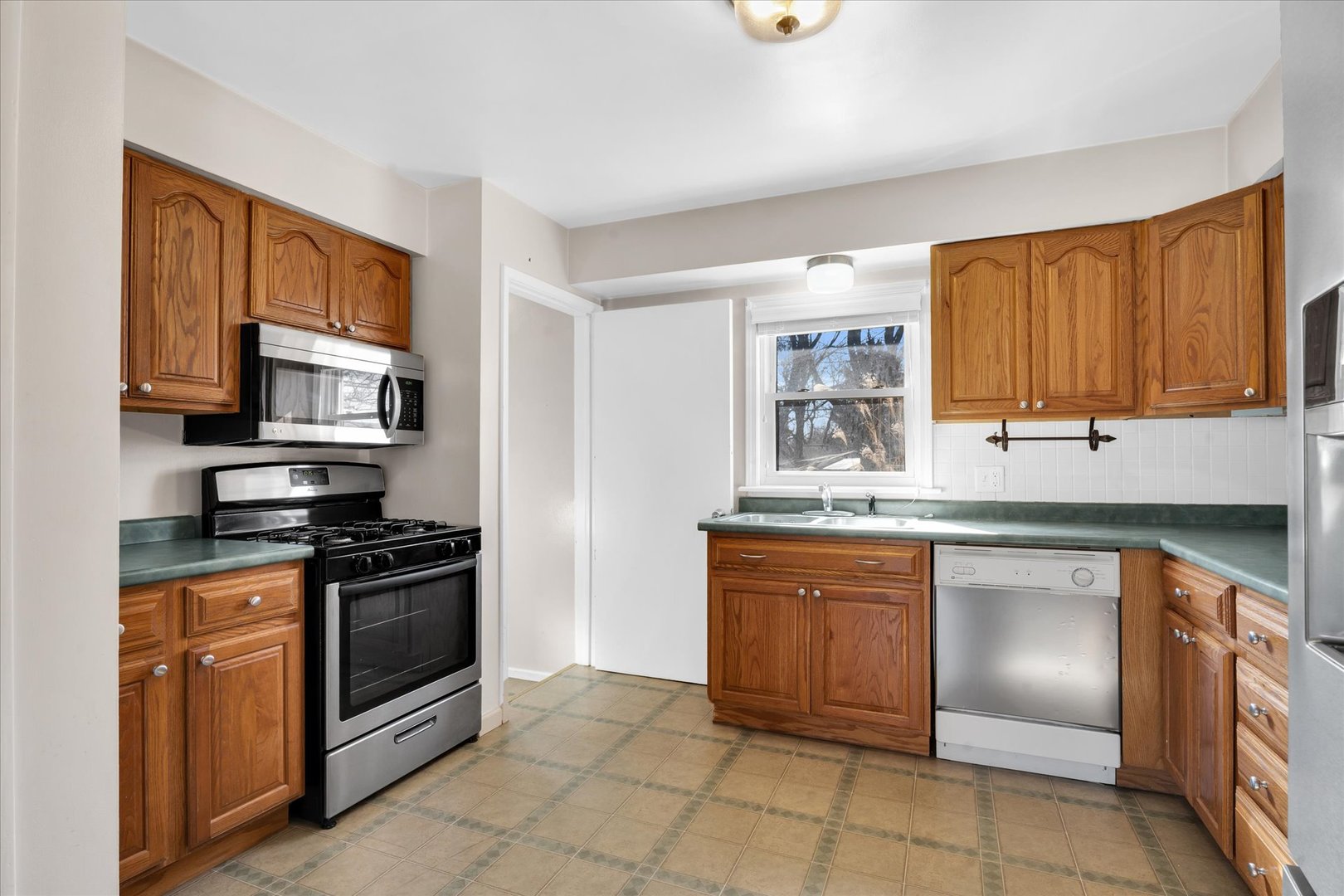 809 Ventura Road Champaign, IL 61820 - Photo 7 of 34 Gallery Image 7