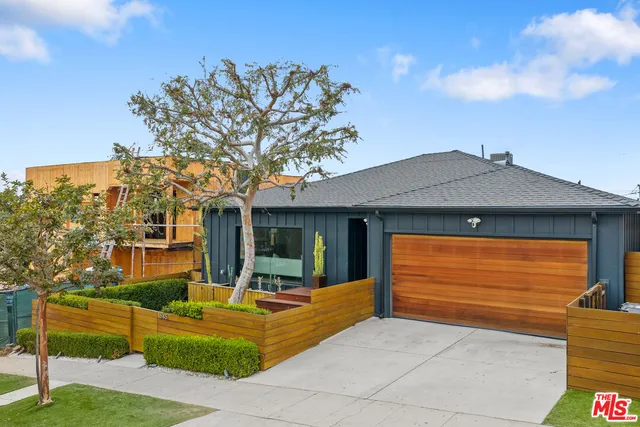 a view of house with backyard and tree