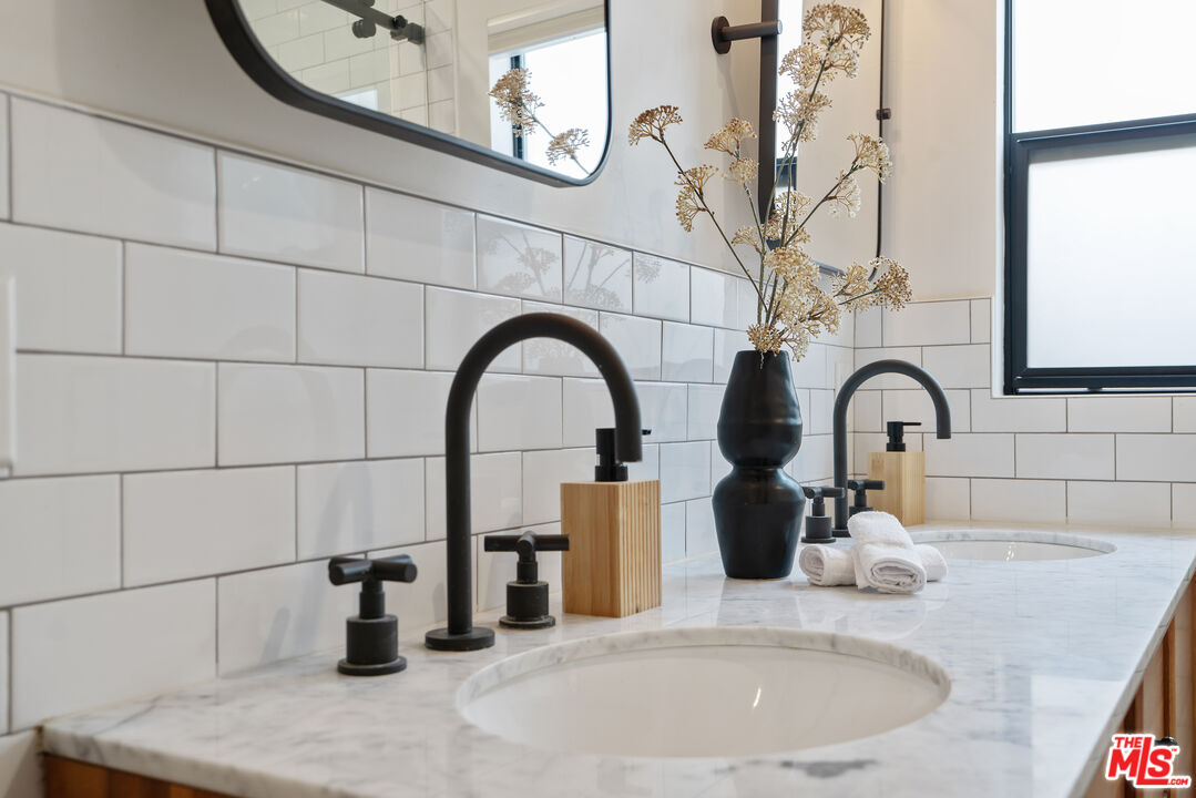 1645 South Sierra Bonita Avenue Los Angeles, CA 90019 - Photo 27 of 62