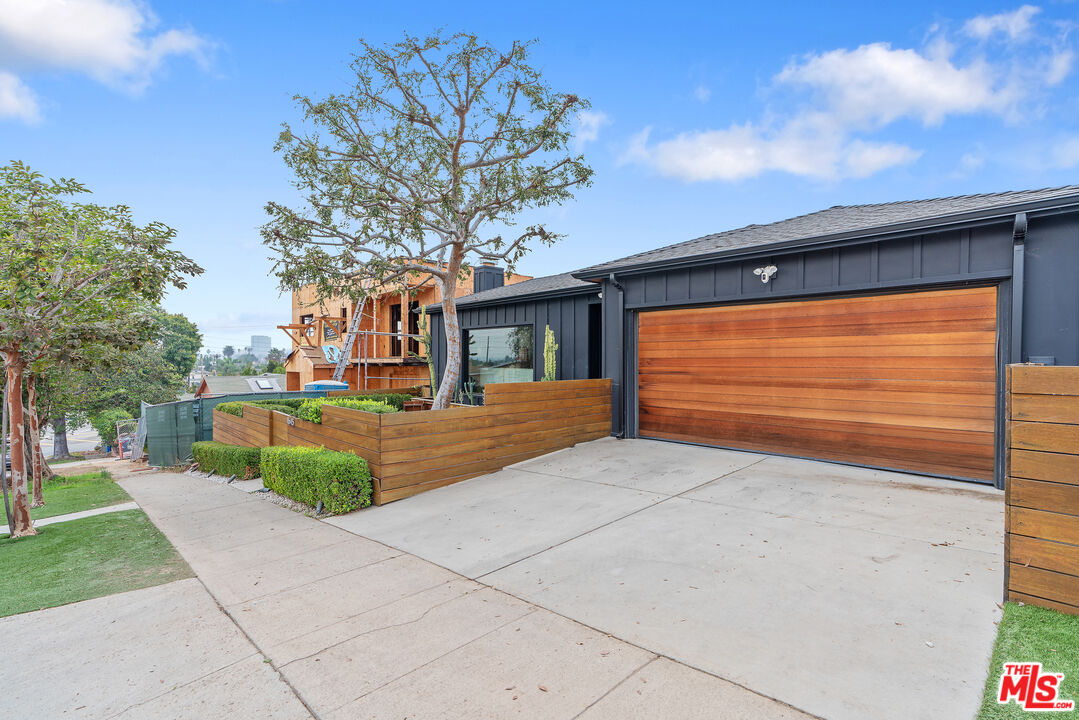 1645 South Sierra Bonita Avenue Los Angeles, CA 90019 - Photo 4 of 62 a view of house with backyard and tree