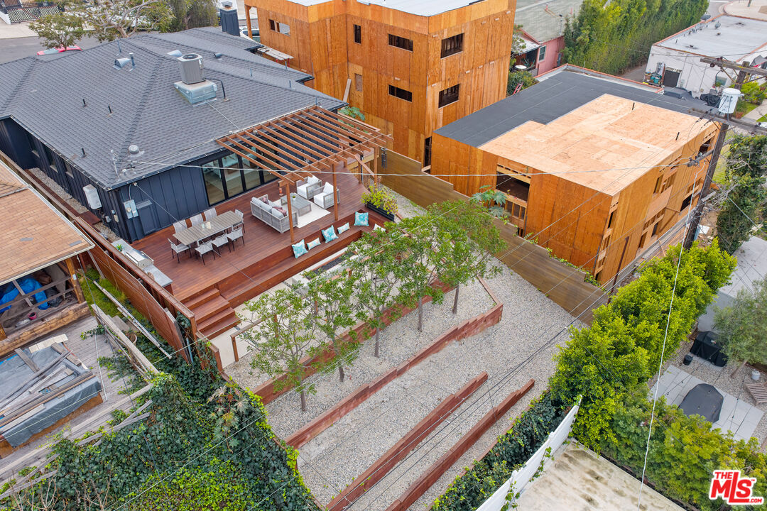 1645 South Sierra Bonita Avenue Los Angeles, CA 90019 - Photo 59 of 62 an aerial view of a house