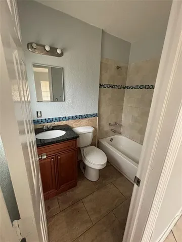 $2,200 | 303 South J Street, Lake Worth Beach, FL 33460