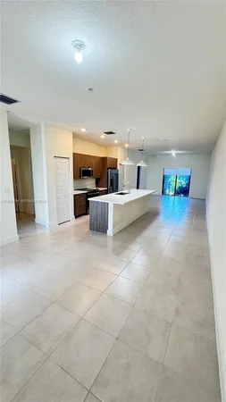 $3,100 | 8005 Northwest 104th Avenue, Unit 21, Doral, FL 33178