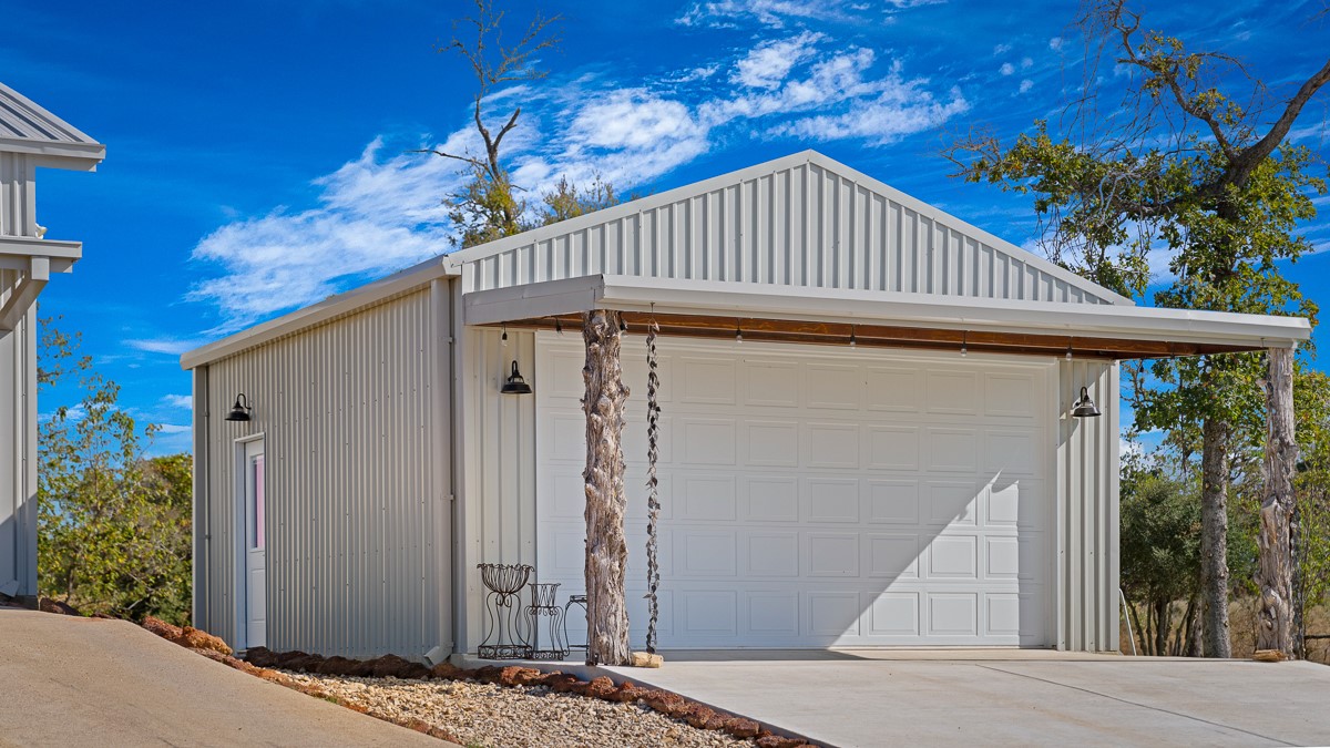 T-5 Providence Road Hearne, TX 77859 - Photo 5 of 39 a view of a balcony