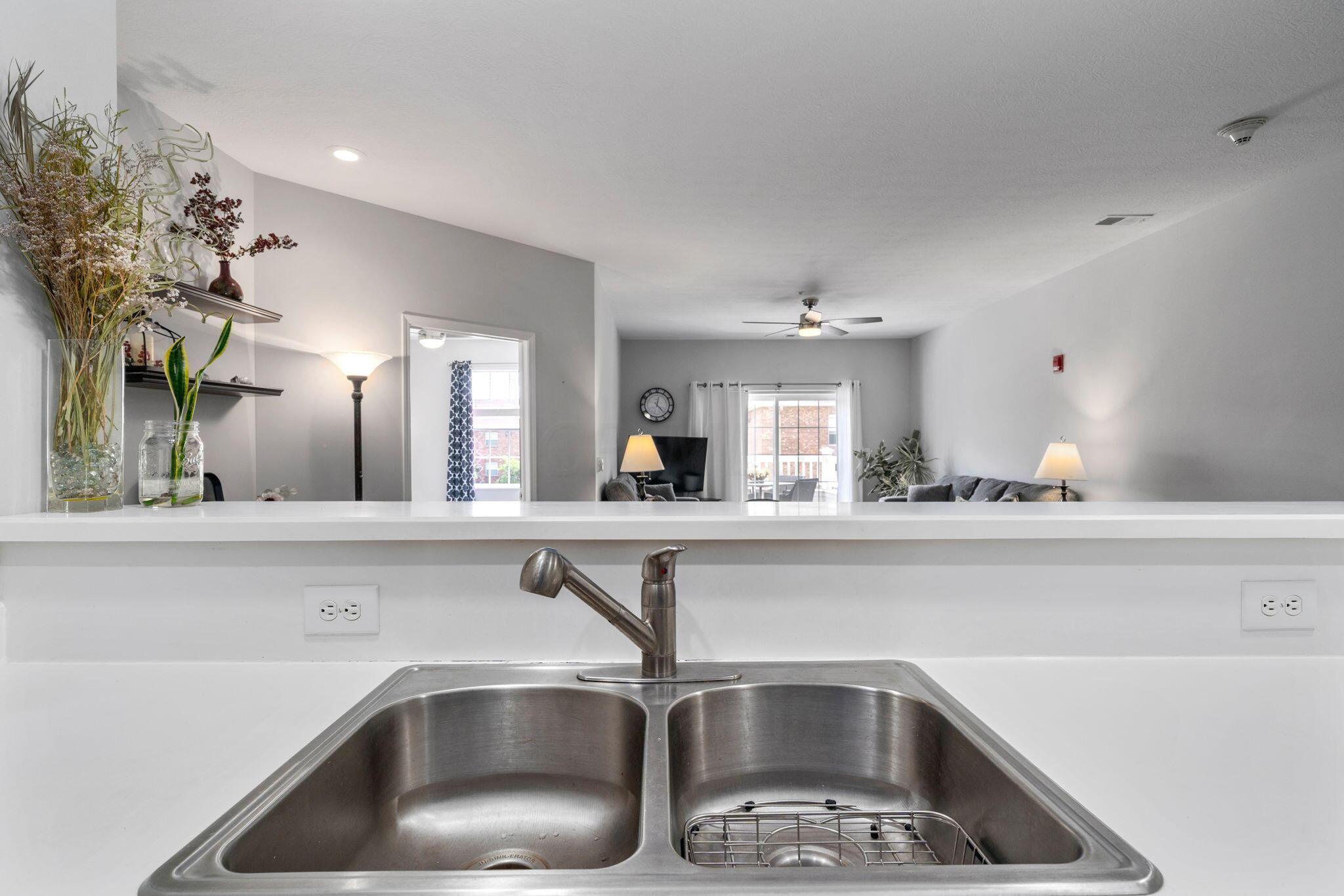 2245 Riverside Drive, Unit 203 Columbus, OH 43221 - Photo 7 of 35 Kitchen