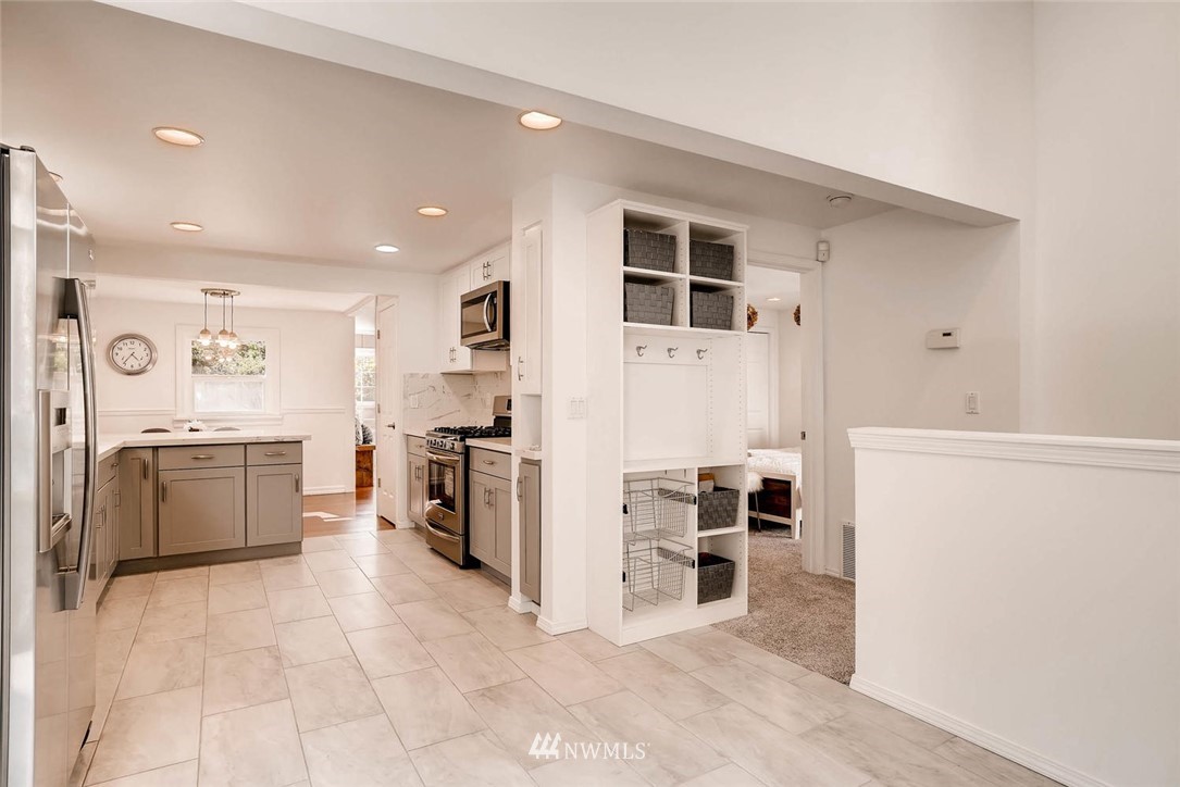 7914 180th Street Southwest Edmonds, WA 98026 - Photo 11 of 24 Gallery Image 11