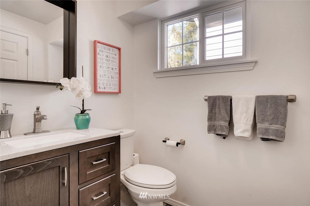 7914 180th Street Southwest Edmonds, WA 98026 - Photo 12 of 24 Gallery Image 12
