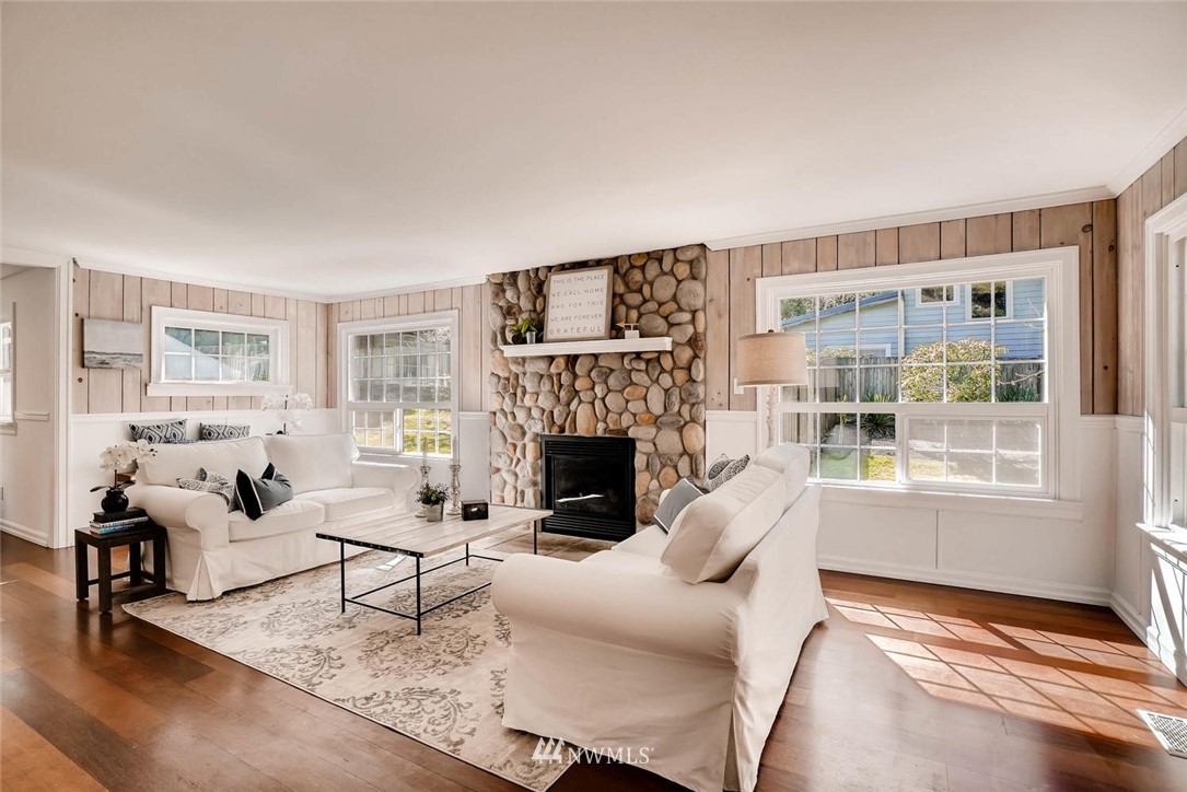 7914 180th Street Southwest Edmonds, WA 98026 - Photo 4 of 24 Gallery Image 4