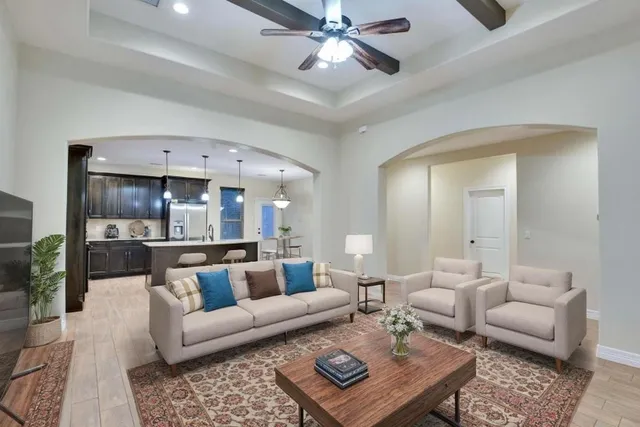 $2,100 | 118 North Buckhorn Drive, Bastrop, TX 78602