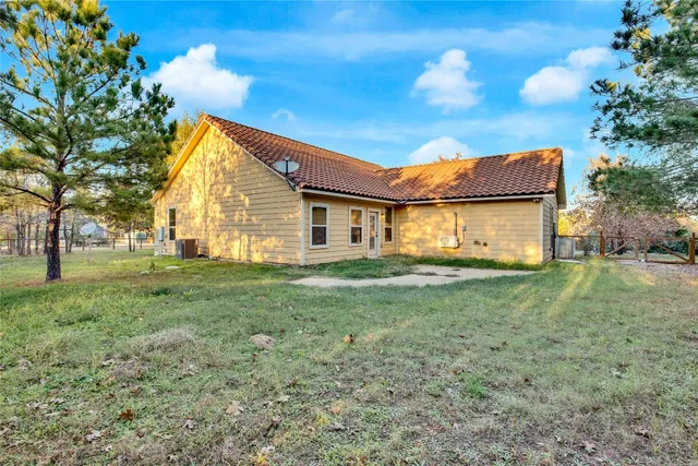 $2,100 | 118 North Buckhorn Drive, Bastrop, TX 78602