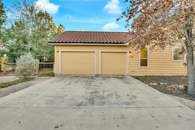 $2,100 | 118 North Buckhorn Drive, Bastrop, TX 78602