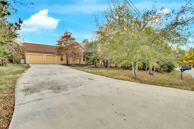 $2,100 | 118 North Buckhorn Drive, Bastrop, TX 78602