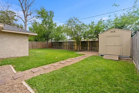 $465,000 | 5113 West 43rd Street, Houston, TX 77092