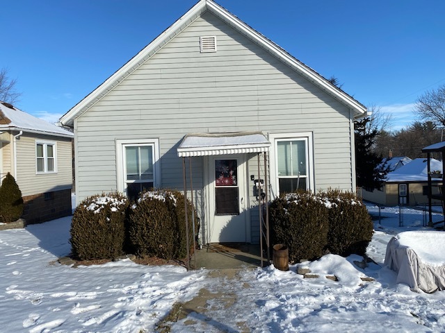 518 East Cleveland Street Spring Valley, IL 61362 - Photo 1 of 9 a front view of a house