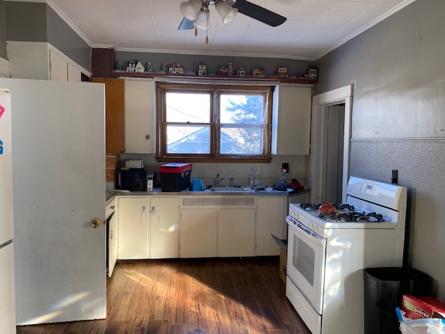 518 East Cleveland Street Spring Valley, IL 61362 - Photo 5 of 9 a room with storage and utility