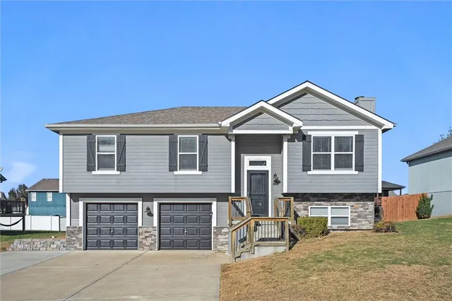 $374,900 | 1006 Buttercup Street, Smithville, MO 64089