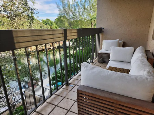 $625,000 | 5201 Orduna Drive, Unit 14, Coral Gables, FL 33146