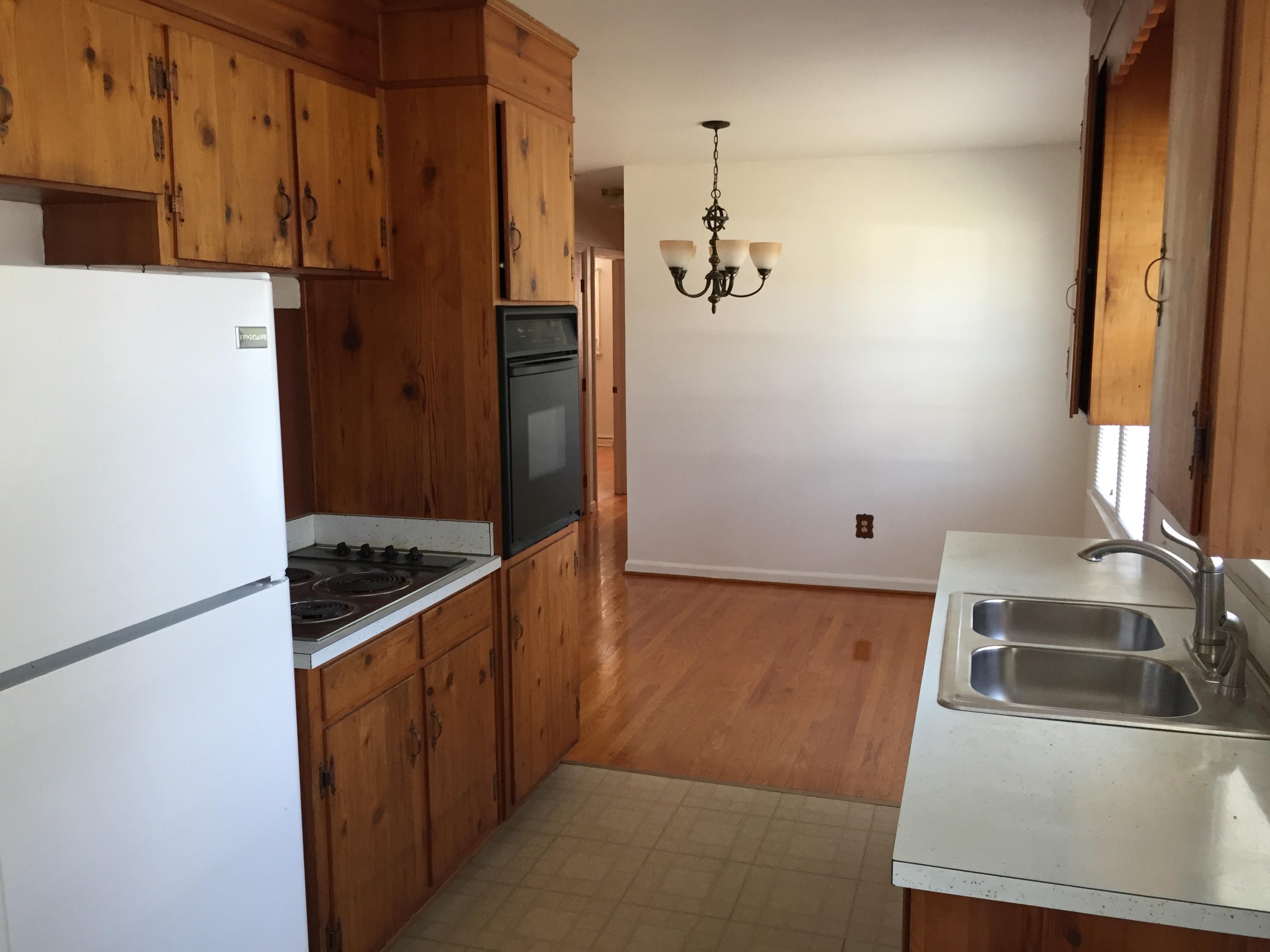415 Decatur Drive Salem, VA 24153 - Photo 5 of 21 decatur Kitchen1