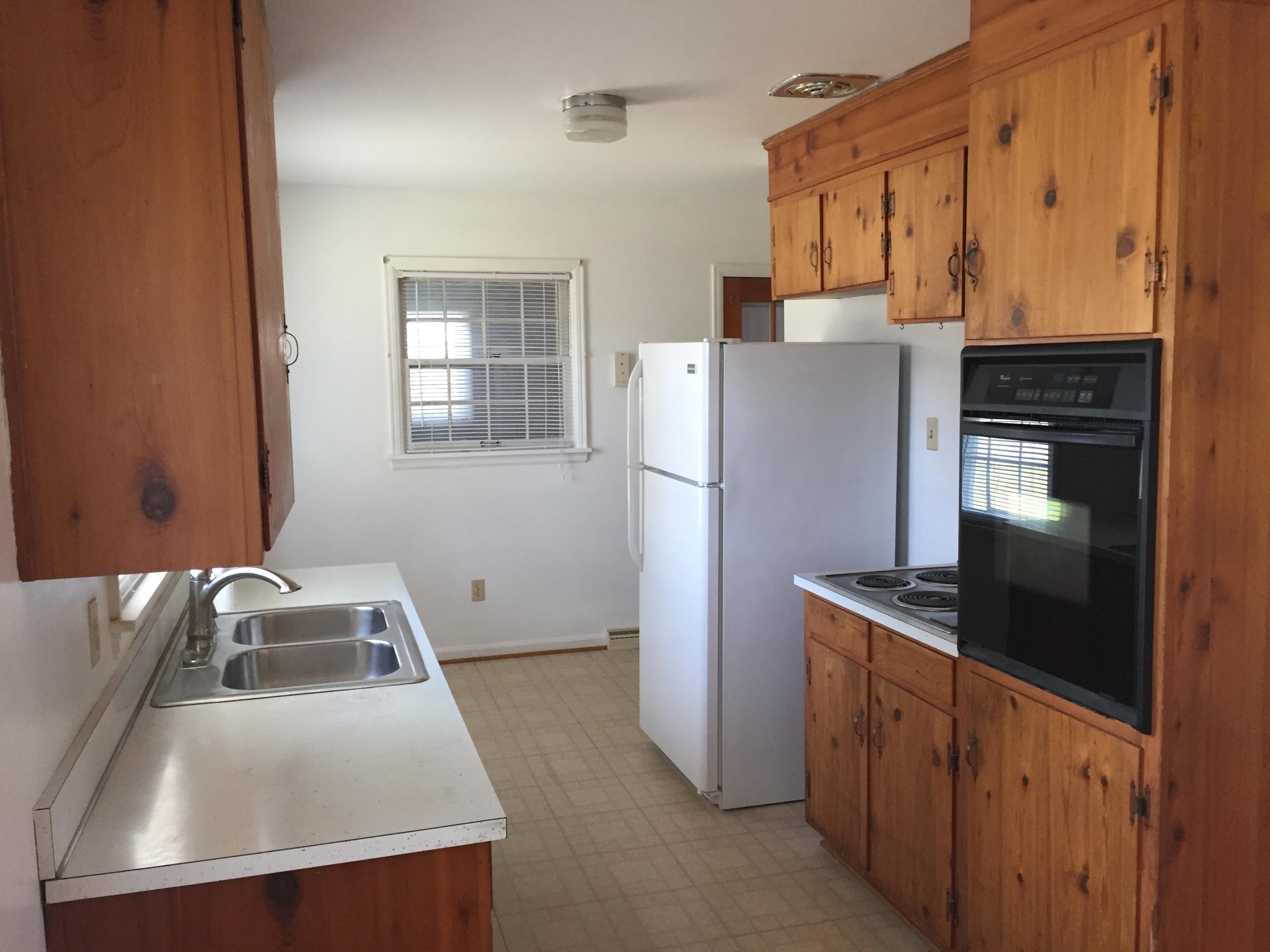 415 Decatur Drive Salem, VA 24153 - Photo 6 of 21 Decatur Kitchen2
