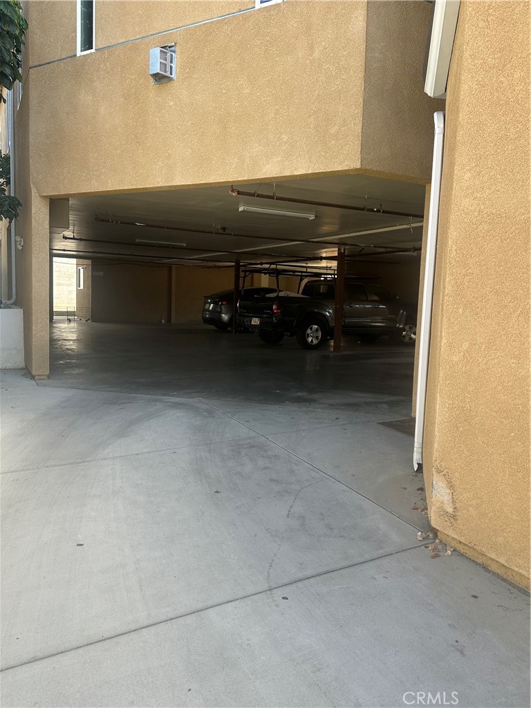 14233 Tiara Street, Unit 3 Sherman Oaks, CA 91401 - Photo 4 of 20 a close view of washer and dryer