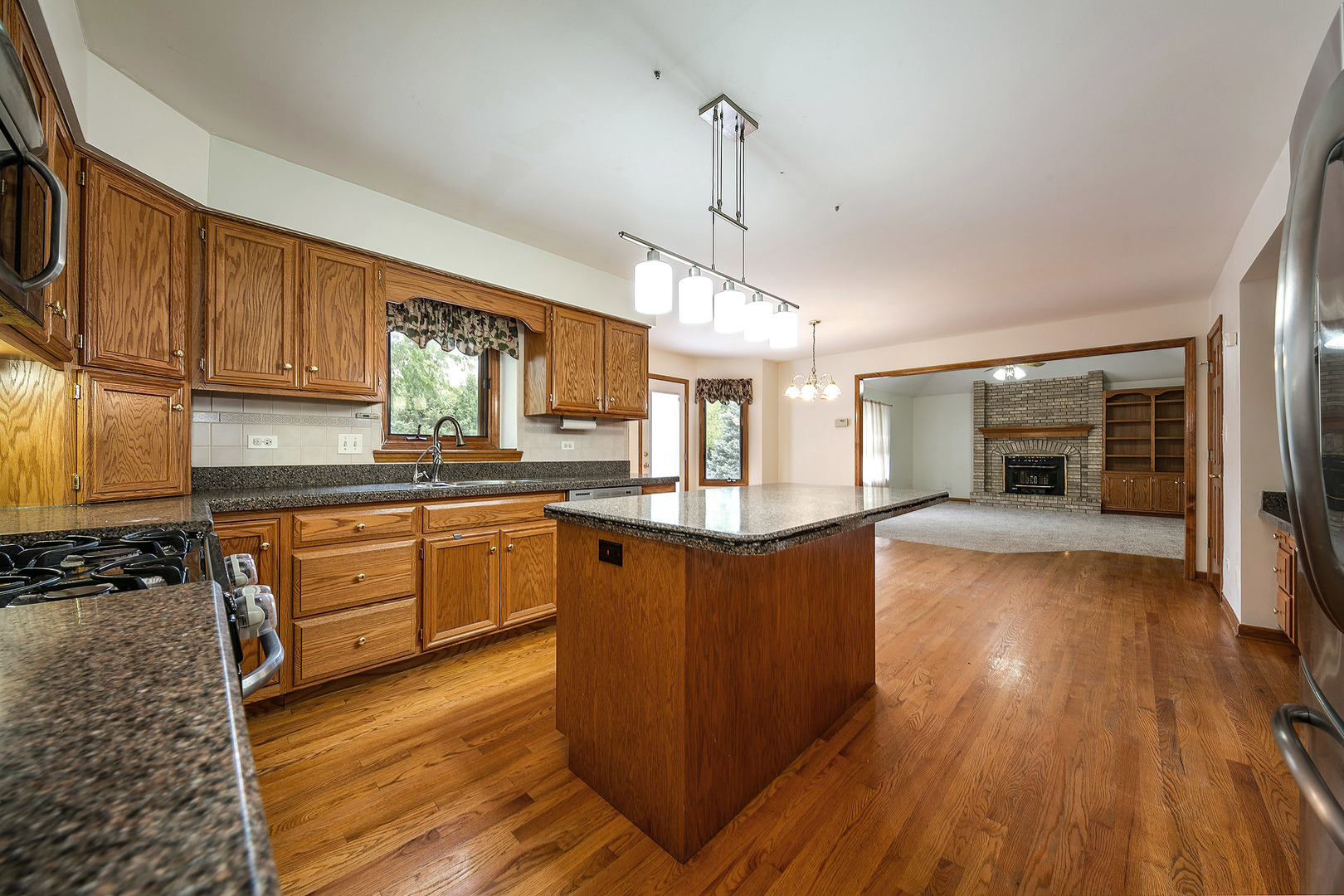 2772 Freeland Circle Naperville, IL 60564 - Photo 9 of 37