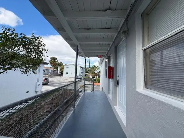 $1,650 | 1913 Division Avenue, Unit 202, West Palm Beach, FL 33407