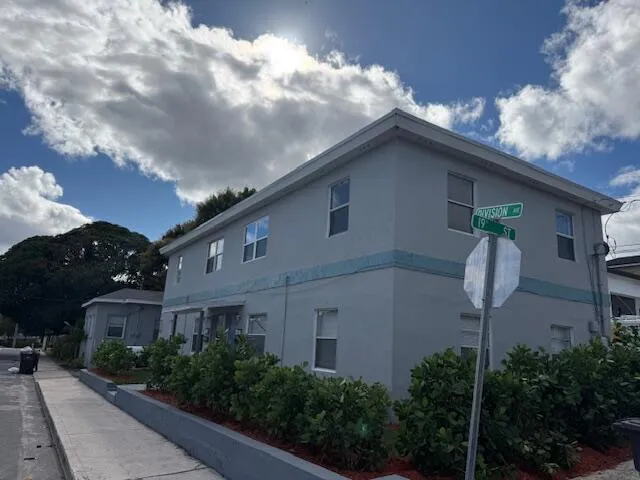 $1,650 | 1913 Division Avenue, Unit 202, West Palm Beach, FL 33407