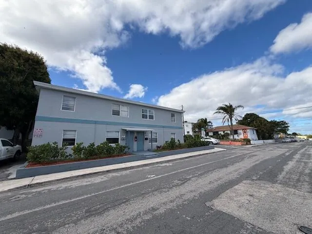 $1,650 | 1913 Division Avenue, Unit 202, West Palm Beach, FL 33407