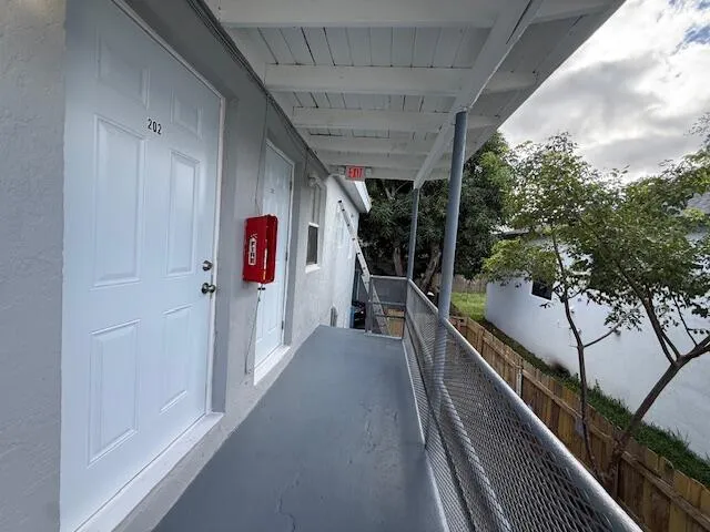 $1,650 | 1913 Division Avenue, Unit 202, West Palm Beach, FL 33407