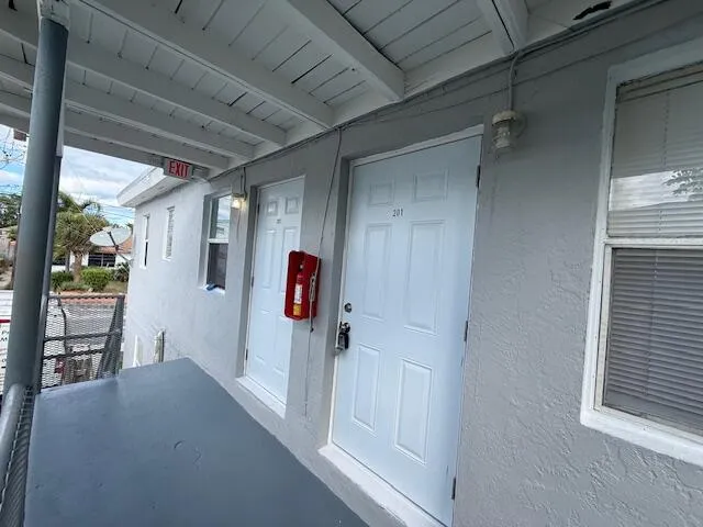 $1,650 | 1913 Division Avenue, Unit 202, West Palm Beach, FL 33407