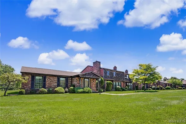 $379,900 | 145 Wedgewood Drive, Amherst, NY 14221