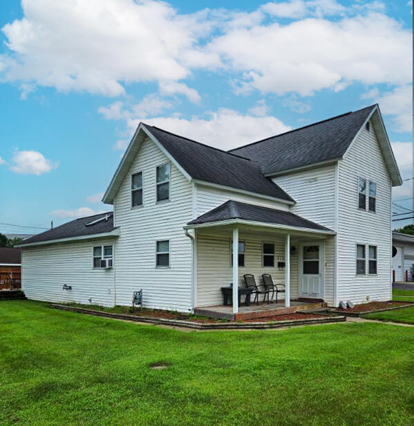 514 East Iowa Street Prairie du Chien, WI 53821 - Photo 1 of 18 Front of house