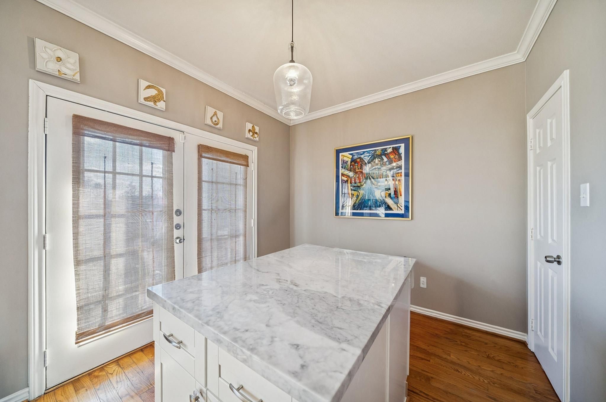 5531 Cornish Street Houston, TX 77007 - Photo 16 of 32 a view of a hallway with a window and wooden floor