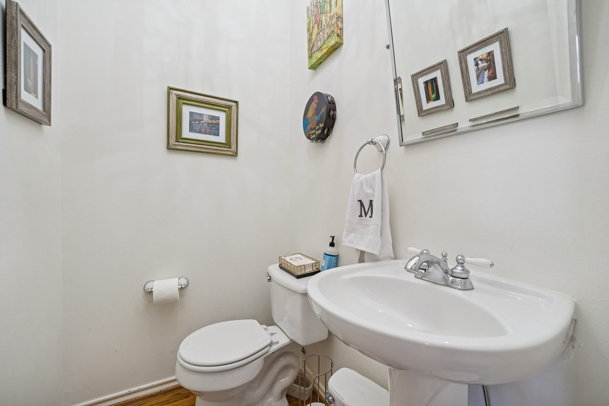 5531 Cornish Street Houston, TX 77007 - Photo 17 of 32 a bathroom with a toilet sink and mirror