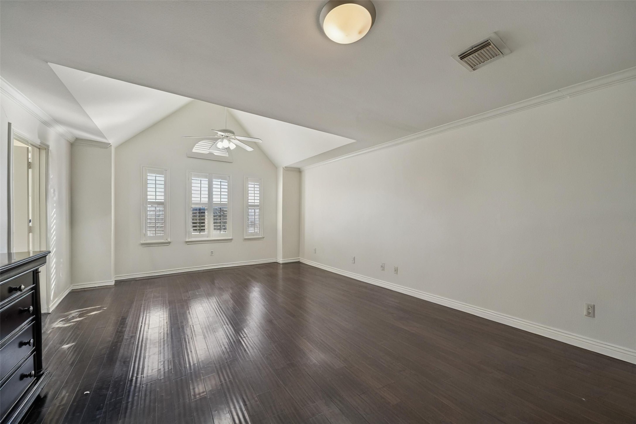5531 Cornish Street Houston, TX 77007 - Photo 19 of 32 an empty room with wooden floor and windows