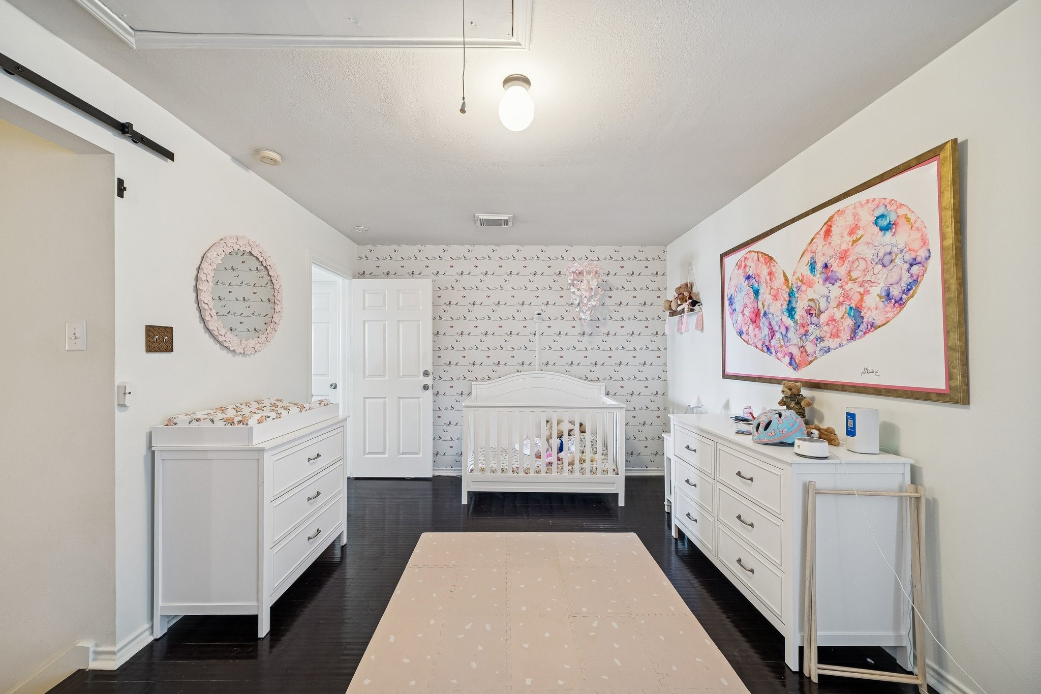 5531 Cornish Street Houston, TX 77007 - Photo 22 of 32 a view of a hallway with seating area