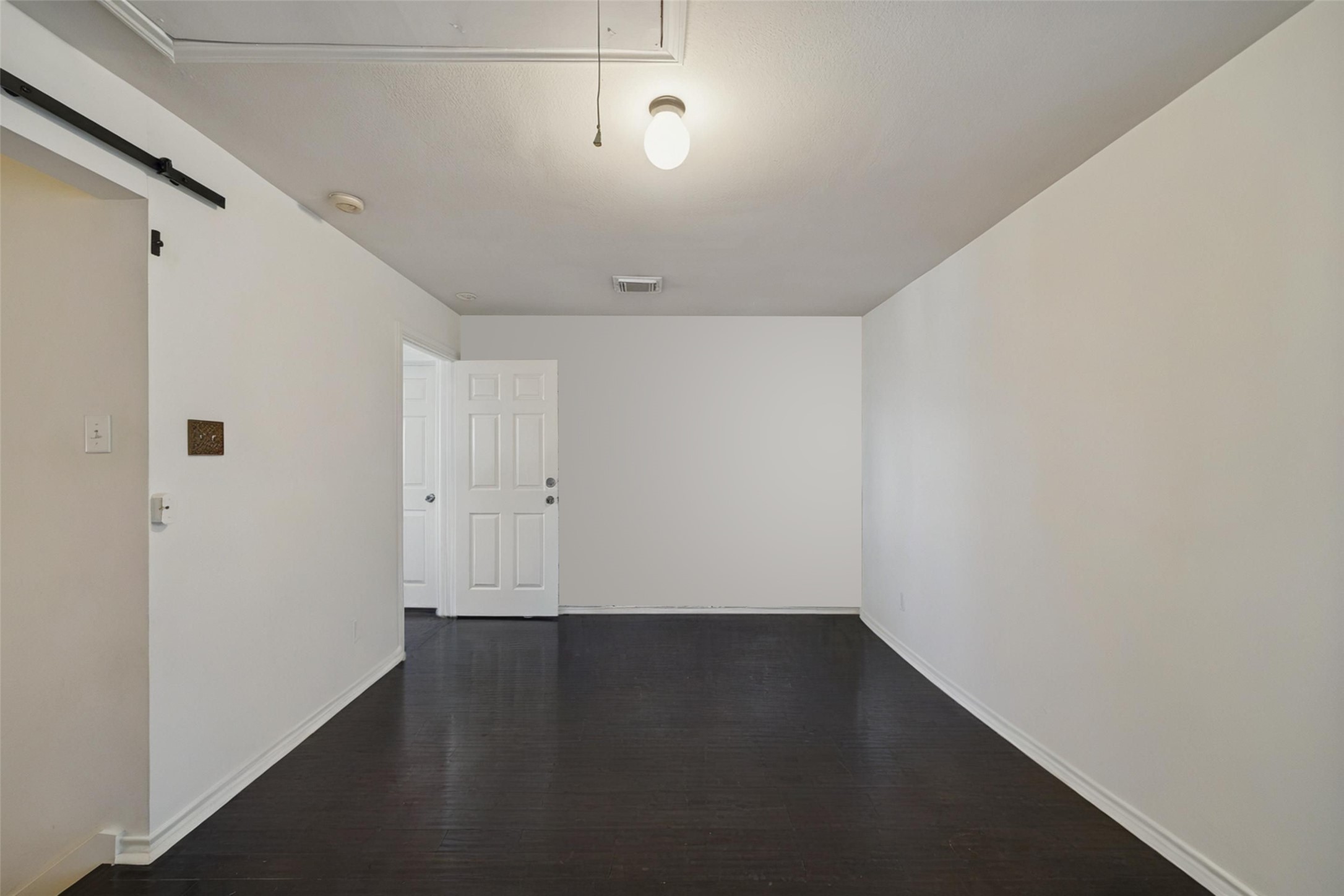 5531 Cornish Street Houston, TX 77007 - Photo 24 of 32 a view of a room with wooden floor