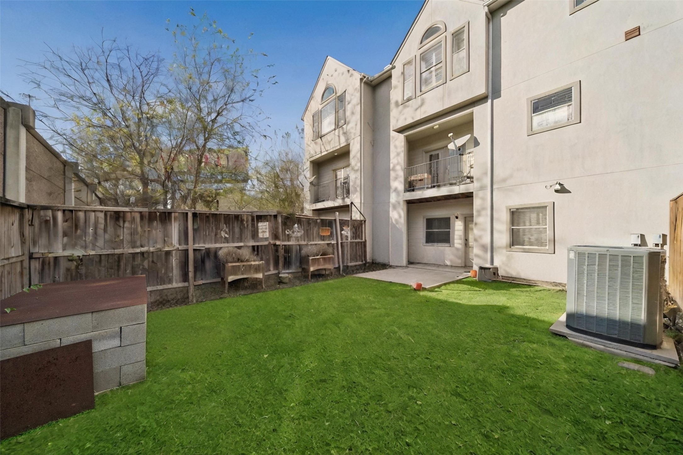 5531 Cornish Street Houston, TX 77007 - Photo 27 of 32 a view of a house with a yard and sitting area