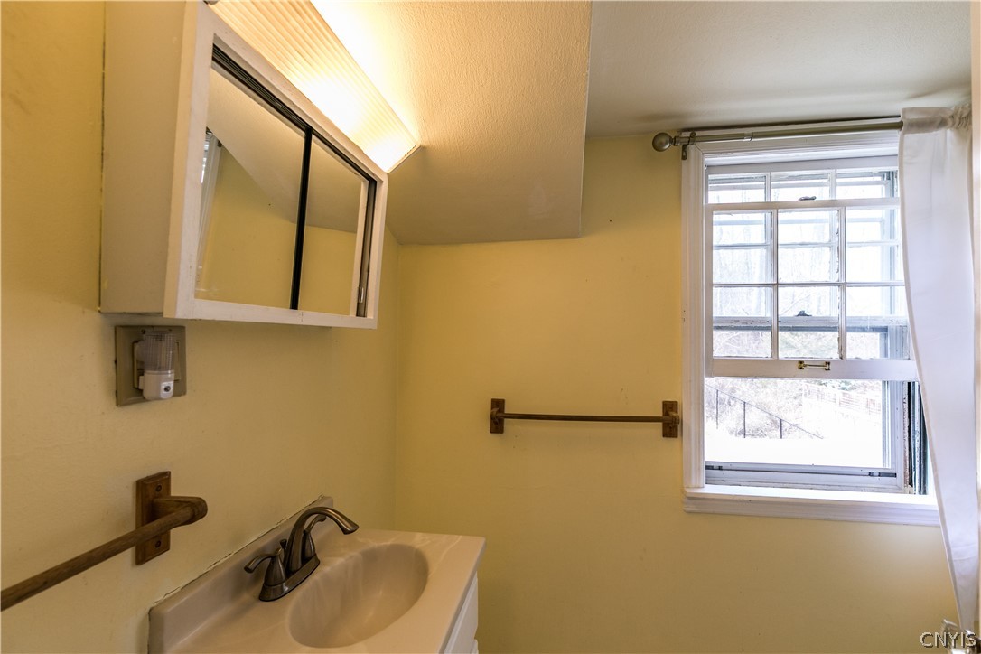 109 Lynbrook Circle DeWitt, NY 13214 - Photo 31 of 47