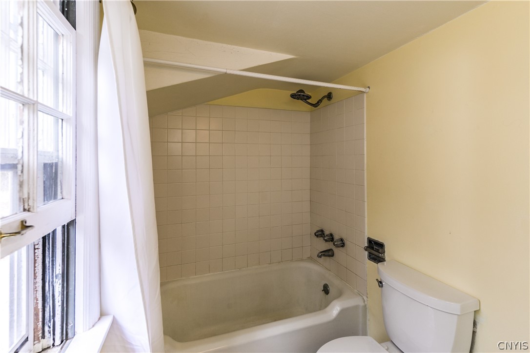 109 Lynbrook Circle DeWitt, NY 13214 - Photo 32 of 47