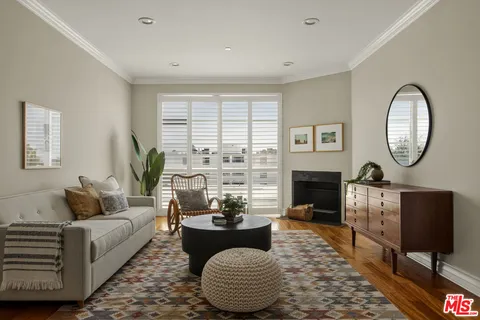 $729,000 | 837 North Hudson Avenue, Unit 402, Los Angeles, CA 90038