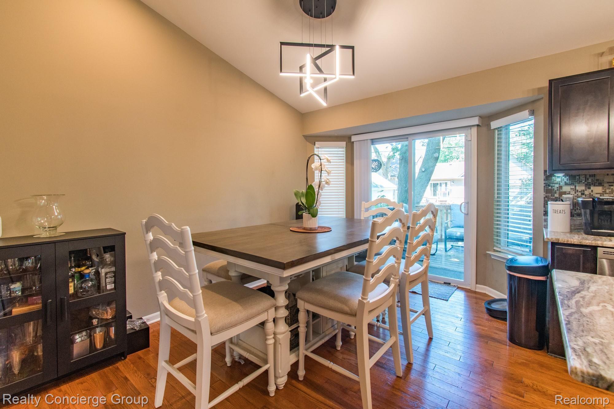 18988 Farmington Road Livonia, MI 48152 - Photo 4 of 22 Farmington Rd-107.jpg