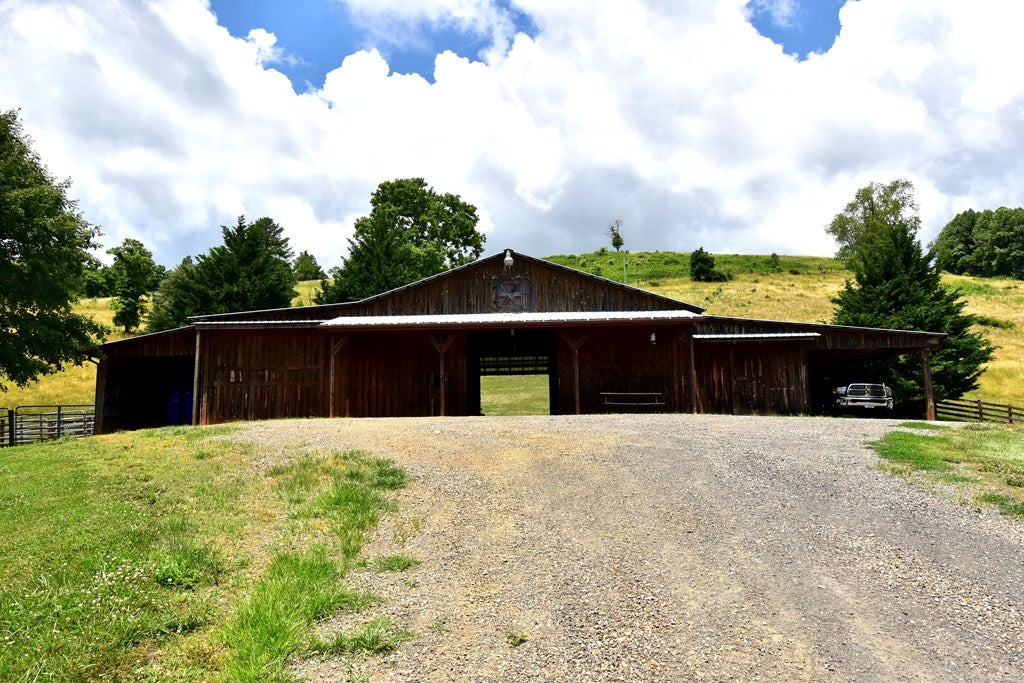 2160 Davis Knob Road Galax, VA 24333 - Photo 26 of 40 Gallery Image 26