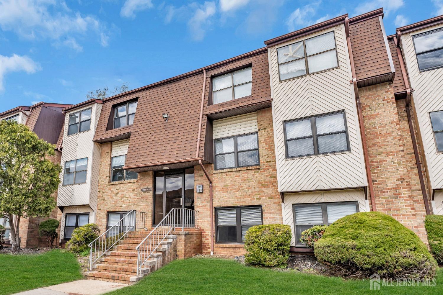 1933 Raspberry Court Edison, NJ 08817 - Photo 3 of 30 a front view of a house with garden
