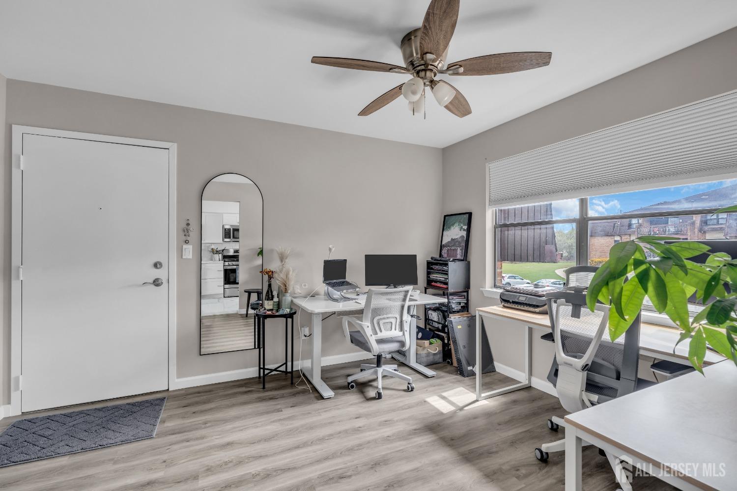 1933 Raspberry Court Edison, NJ 08817 - Photo 6 of 30 a view of a livingroom with furniture and a potted plant