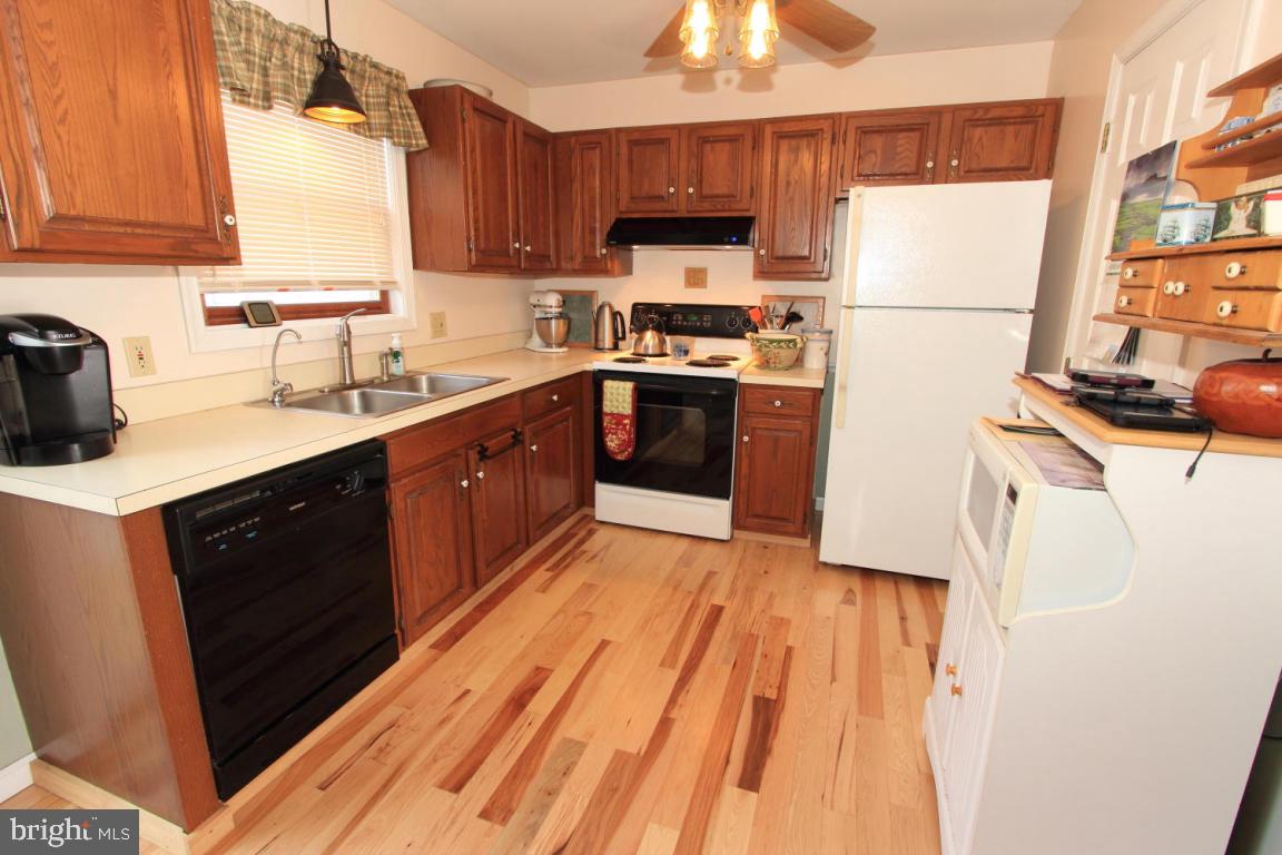 372 Cardinal Road Lititz, PA 17543 - Photo 5 of 24