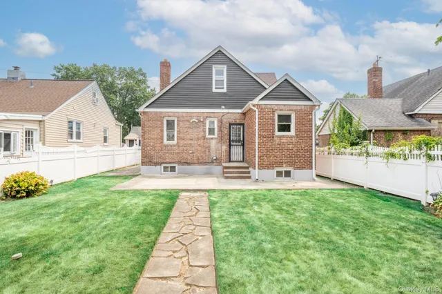 $899,999 | 130-16 232nd Street | Laurelton