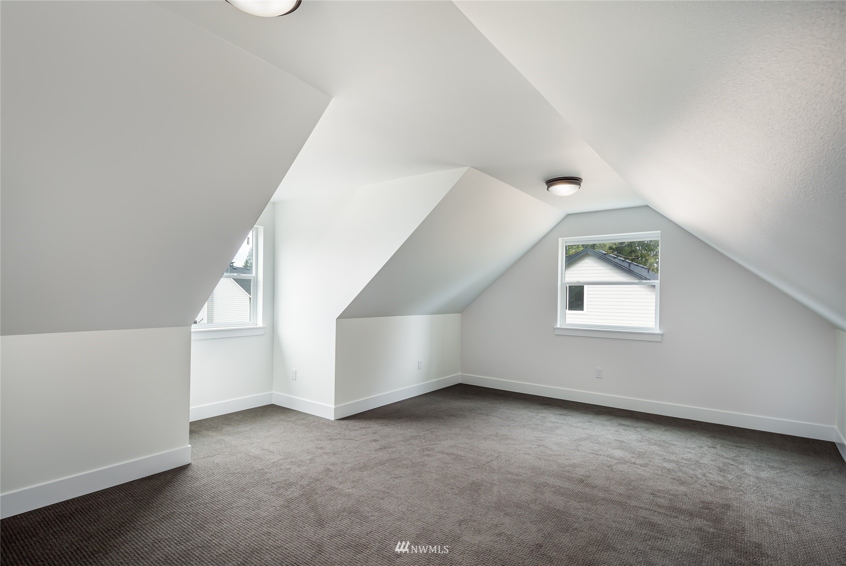 2284 South 19th Street Mount Vernon, WA 98274 - Photo 23 of 29 an empty room with windows