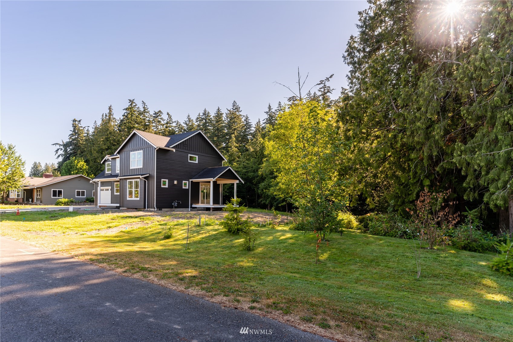 2284 South 19th Street Mount Vernon, WA 98274 - Photo 9 of 29 a front view of house with yard and trees in the background